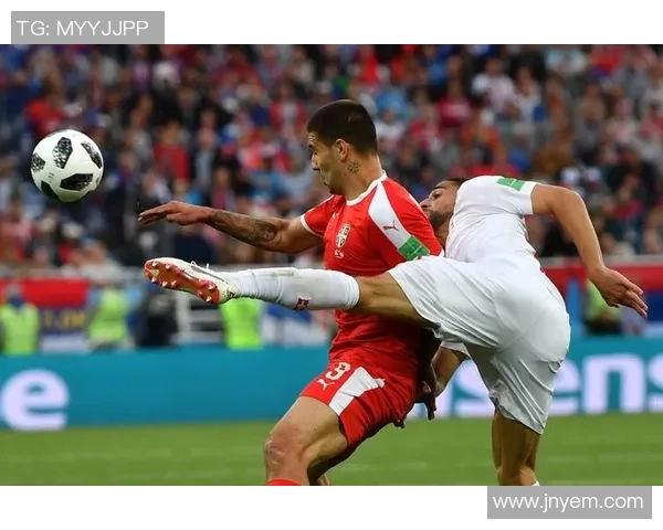 足球明星们的退休生活揭秘从绿茵场到宁静养老院的转变之路 足球明星们的退休生活揭秘从绿茵场到宁静养老院的转变之路