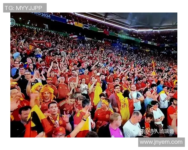 足球明星与球迷亲密互动揭秘球场内外的感人瞬间与故事分享 足球明星与球迷亲密互动揭秘球场内外的感人瞬间与故事分享