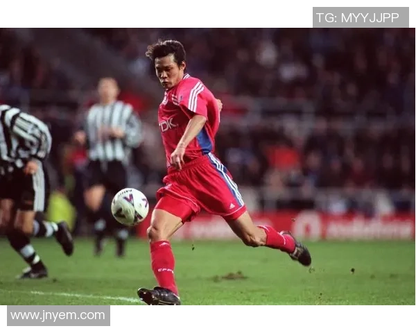 足球明星在四十岁后告别赛场回顾辉煌职业生涯与未来新篇章