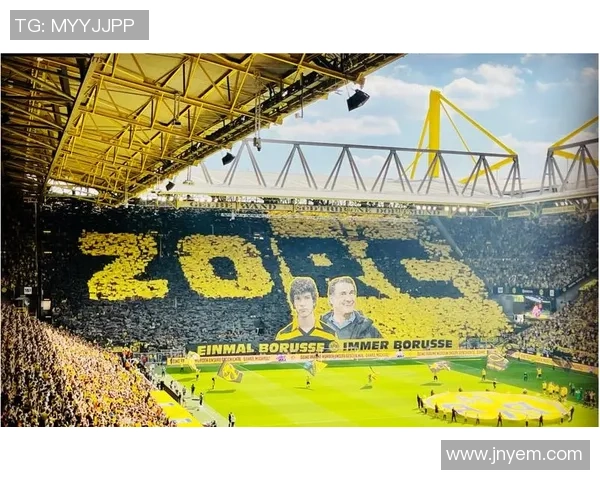 足球明星闪电侠的传奇之路与球场上的辉煌瞬间揭秘 足球明星闪电侠的传奇之路与球场上的辉煌瞬间揭秘